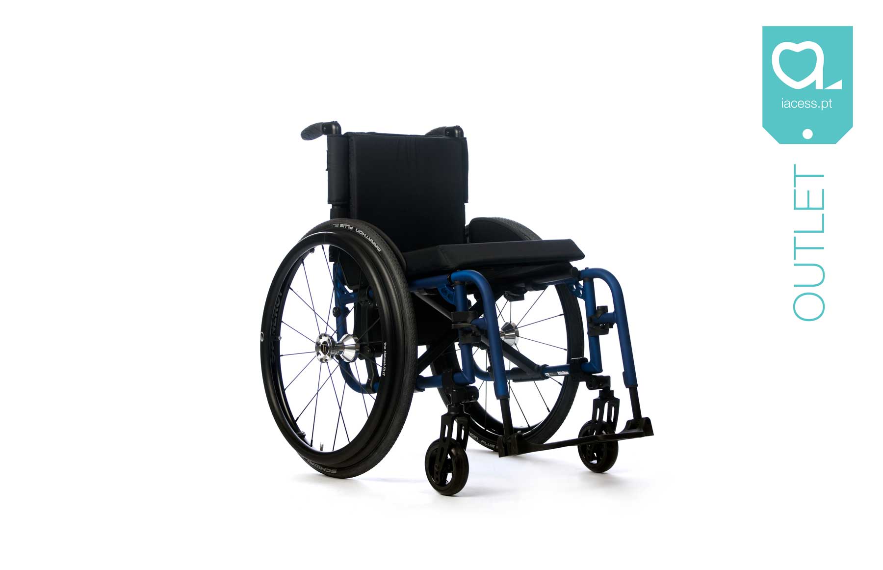 Cadeira de rodas manual com estrutura azul