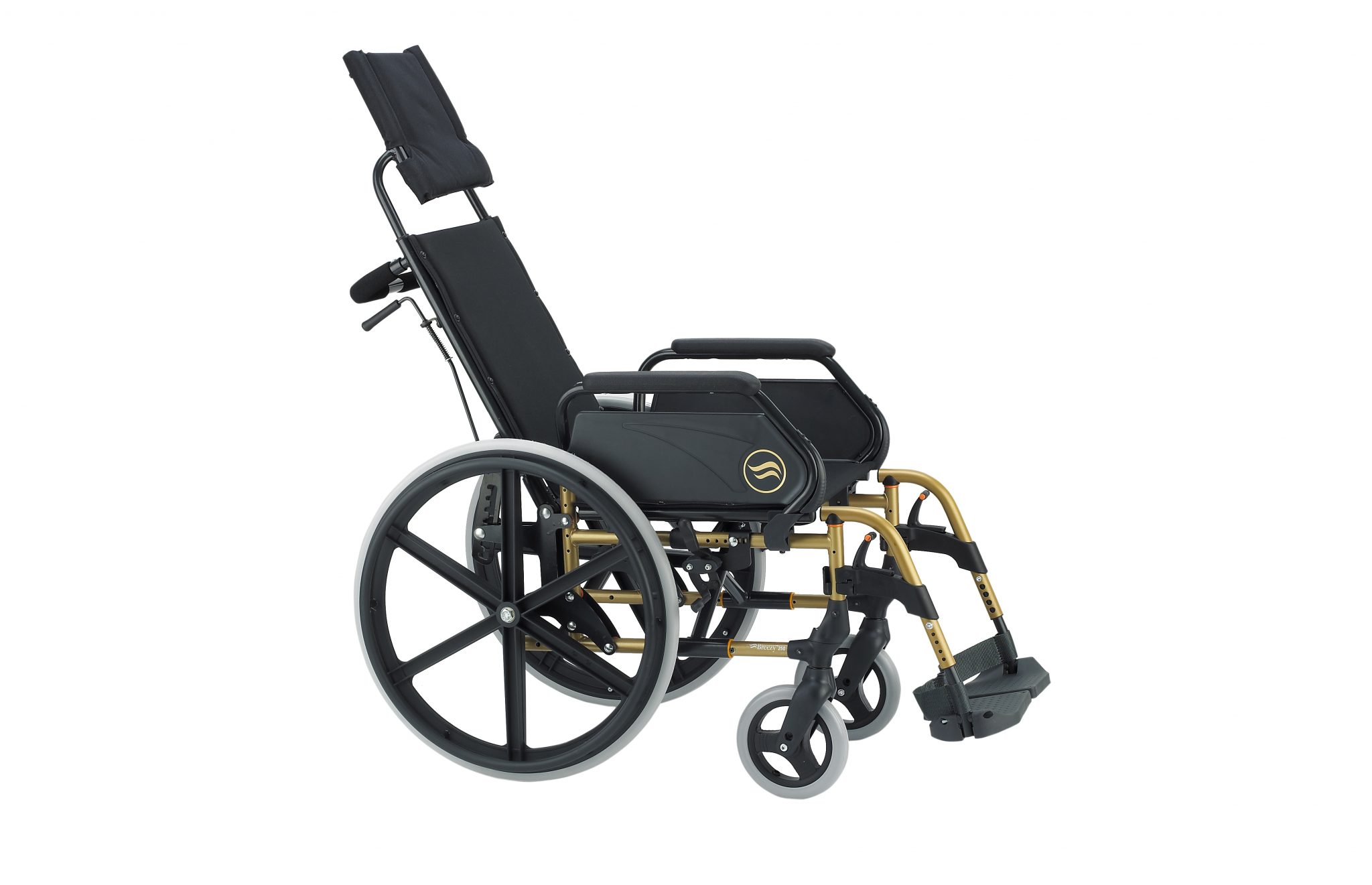 250r-dourada-roda-24-sport Cadeira de rodas manual, preta com vista dourada, vista de lado.