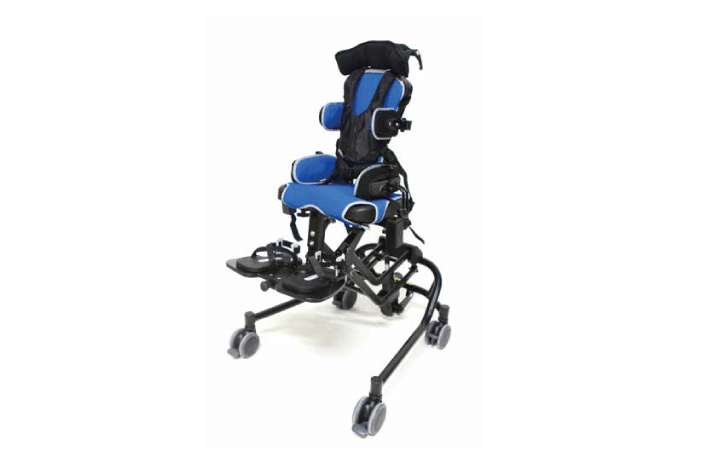 Cadeira de posicionamento pediátrica Junior tamanho 2, com base em X, apoio de cabeça multigrip de triplo ajuste, suporte lateral de pernas, suporte de ombros e almofada slim curta com faixas. Cobertura de assento em cor preto.